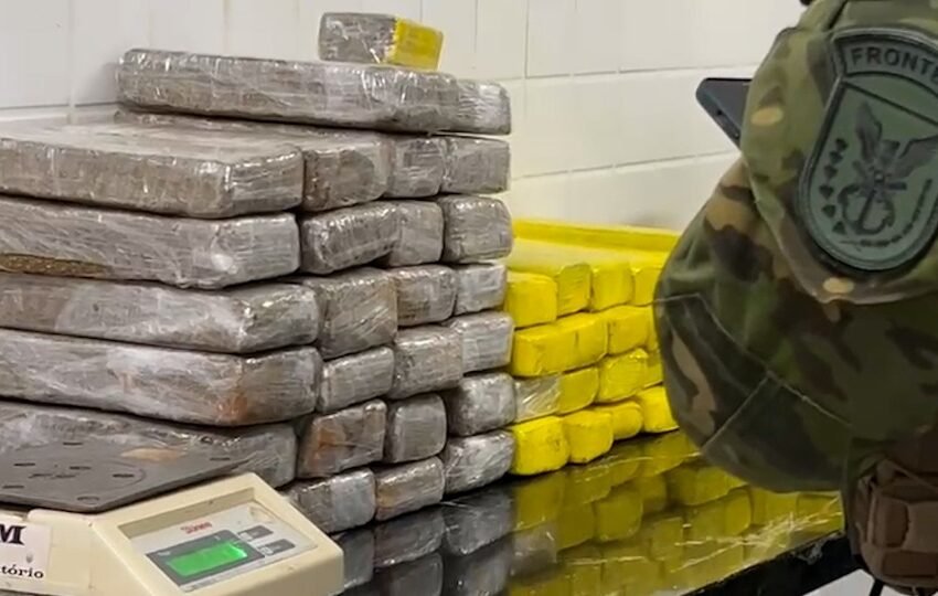  Polícia apreende cerca de 50 quilos de maconha com homens na BR-277