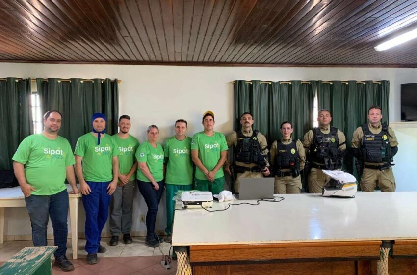  PM promove palestra sobre segurança no trânsito a colaboradores da PLUMA em Dois Vizinhos