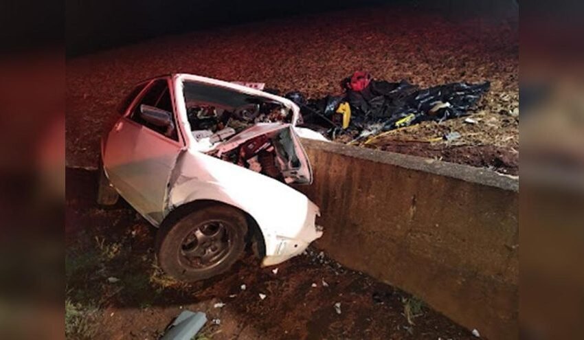 Colisão na PR-462 deixa jovem de 22 anos morto e preso às ferragens