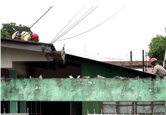 Ataque a tiros termina com jovem morto ao tentar fugir pelo telhado