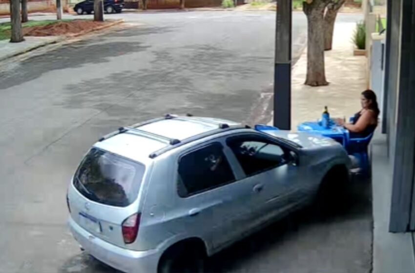  Homem atropela a esposa após jogar carro contra ela na calçada no Paraná