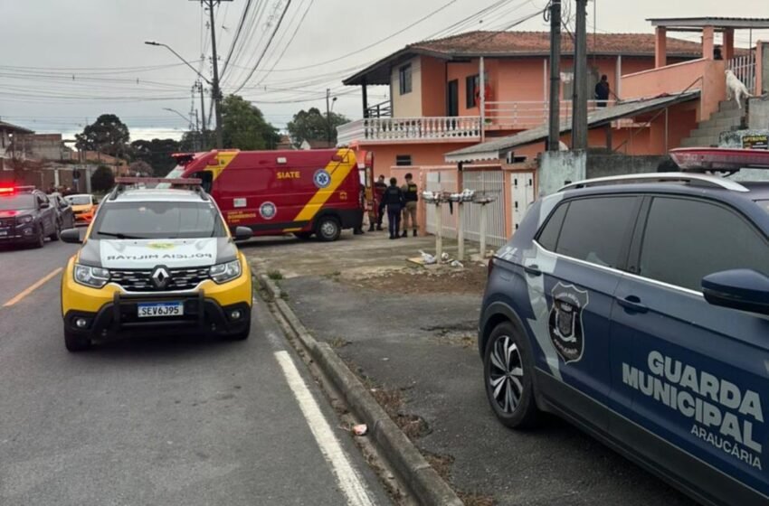  Namorado esfaqueia mulher diante do filho de 3 anos