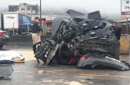 Carro ‘salta’ mureta e motorista morre em acidente na BR-280