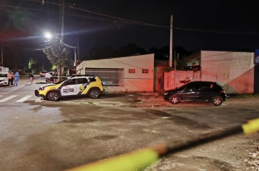  Mulher é encontrada morta dentro de carro quebrado após passar a noite no local