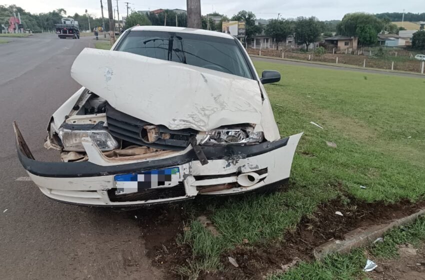  Colisão entre dois automóveis em Dois Vizinhos