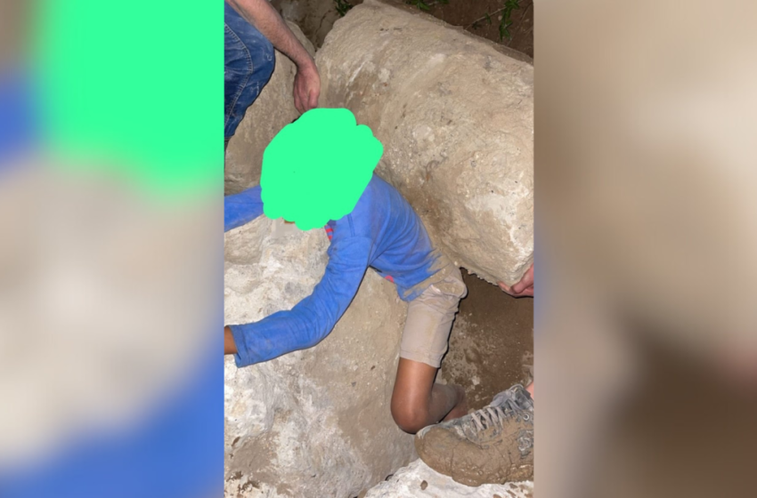  Criança de 8 anos é resgatada após ficar presa entre blocos de concreto em SC