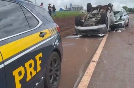 PRF apreende 1 tonelada de maconha após caminhonete capotar durante fuga