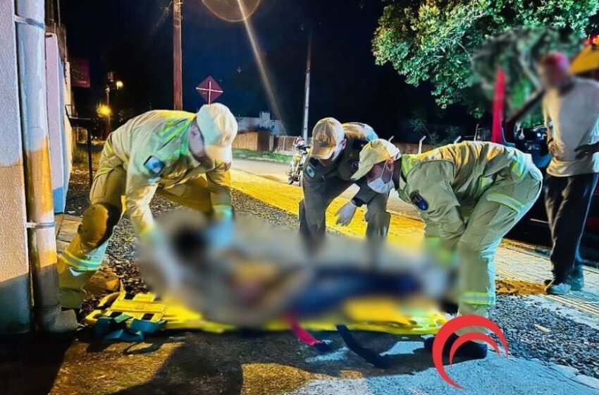  Homem esfaqueado consegue pedir ajuda, mas não resiste e morre na ambulância
