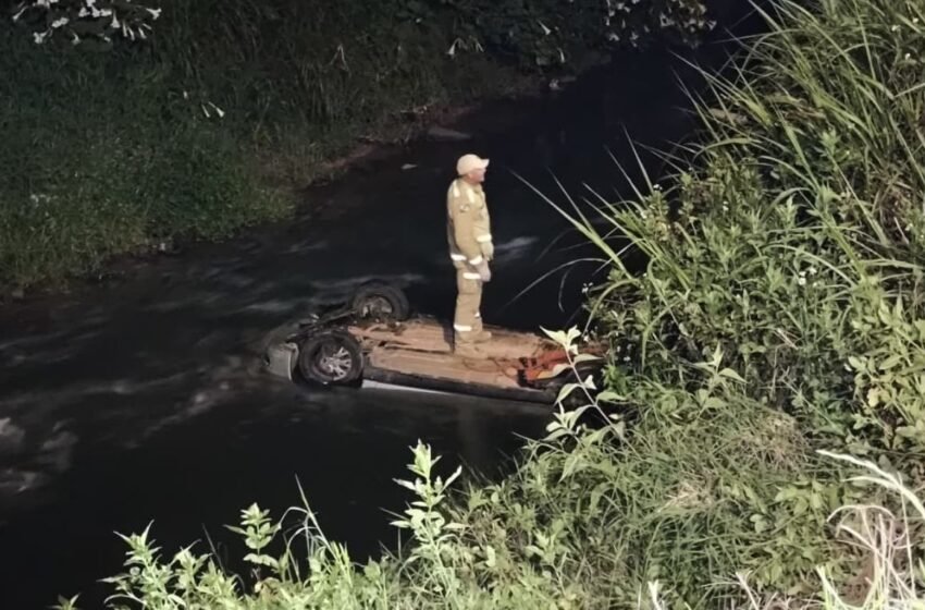  Após fugir de acidente, motorista embriagado despenca de barranco e cai em rio no PR