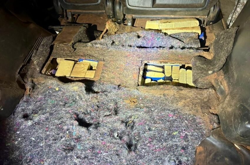  Fuga durante fiscalização termina com apreensão de 199 tabletes de maconha