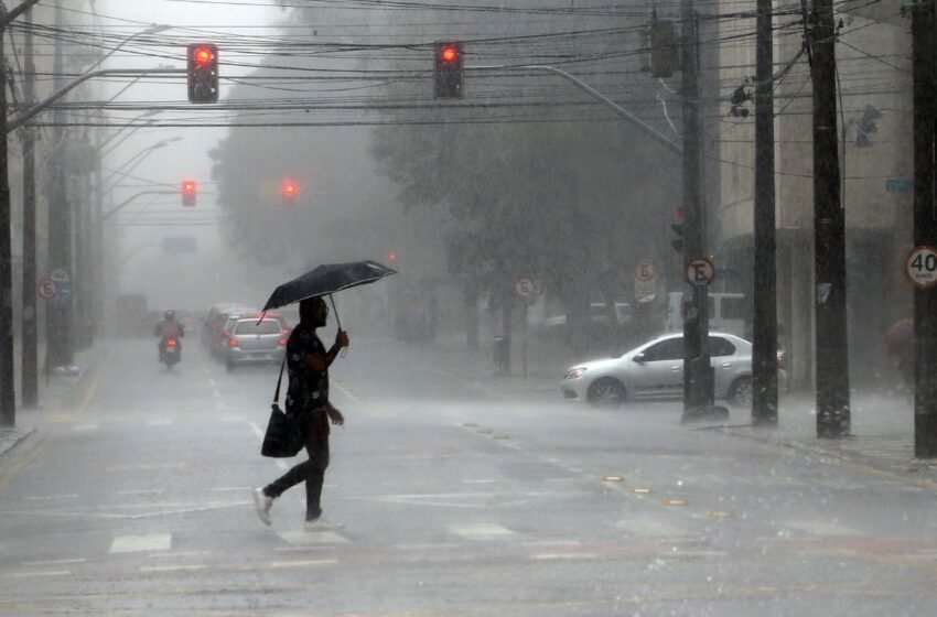  Inmet emite alerta laranja para o Paraná com risco de tempestades e ventos intensos