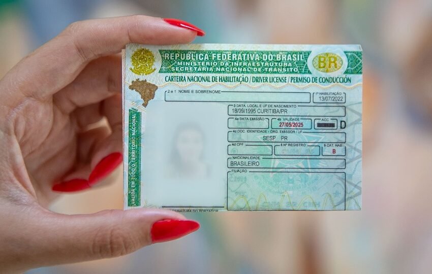  Detran-PR emite alerta sobre golpe envolvendo falsa CNH Social